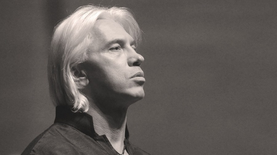 dmitri-hvorostovsky-bariton-100~_h-558_v-img__16__9__xl_w-994_-e1d284d92729d9396a907e303225e0f2d9fa53b4